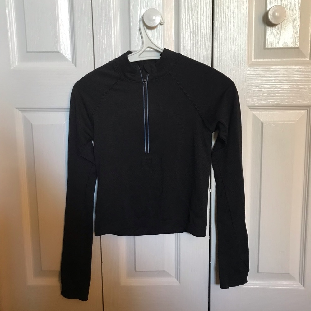 Lululemon women long sleeves top black Sz 2